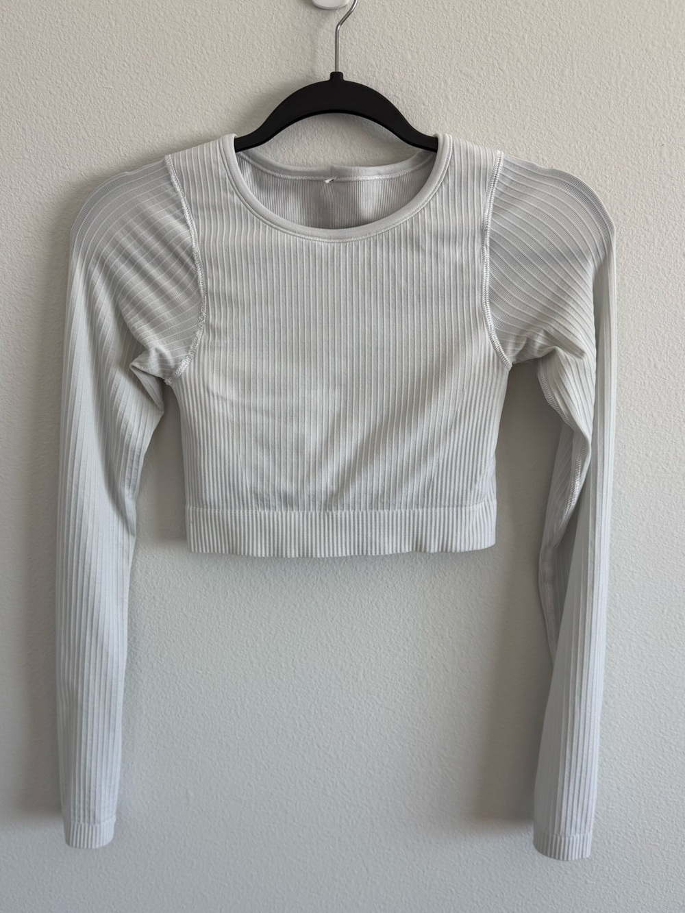 LULULEMON - long sleeve top with built-in bra